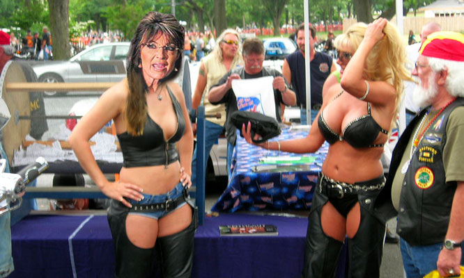 Palin returns to Iowa for Tea Party event.